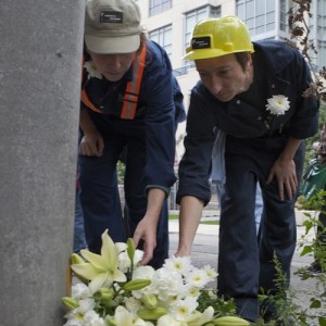 M and L laying flowers_Perram